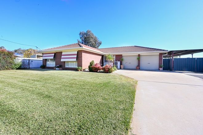 Picture of 8 Brooks Crescent, DARLINGTON POINT NSW 2706