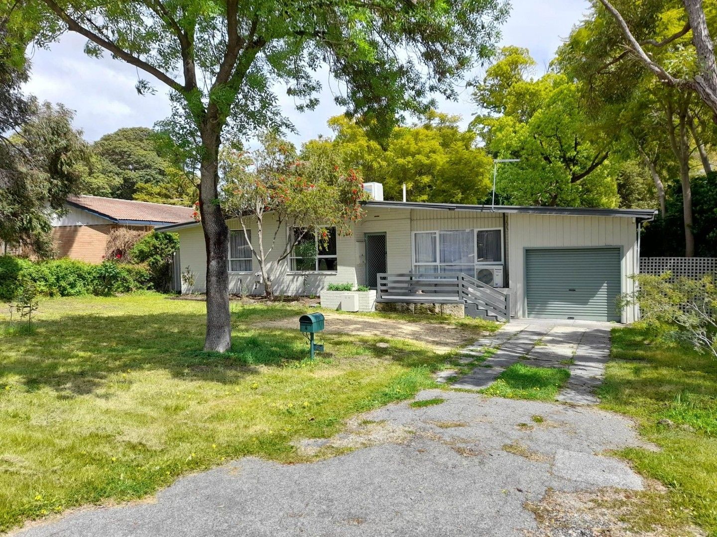 3 bedrooms House in 4 Dixie Road KELMSCOTT WA, 6111