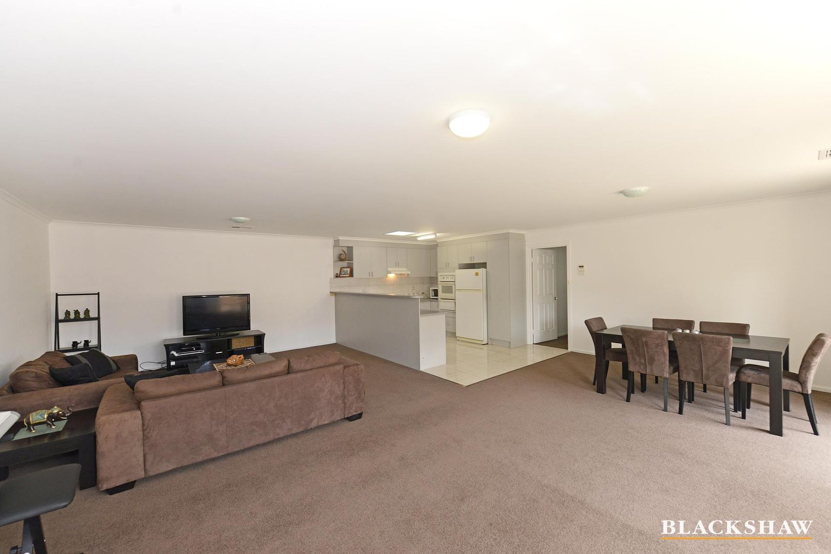 6 Findon Place, Isabella Plains ACT 2905, Image 2