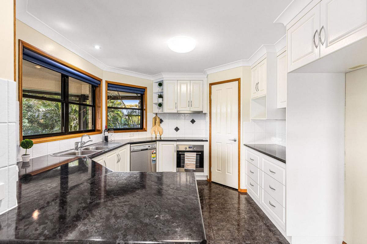 8 Belmore Drive, Withcott QLD 4352, Image 2