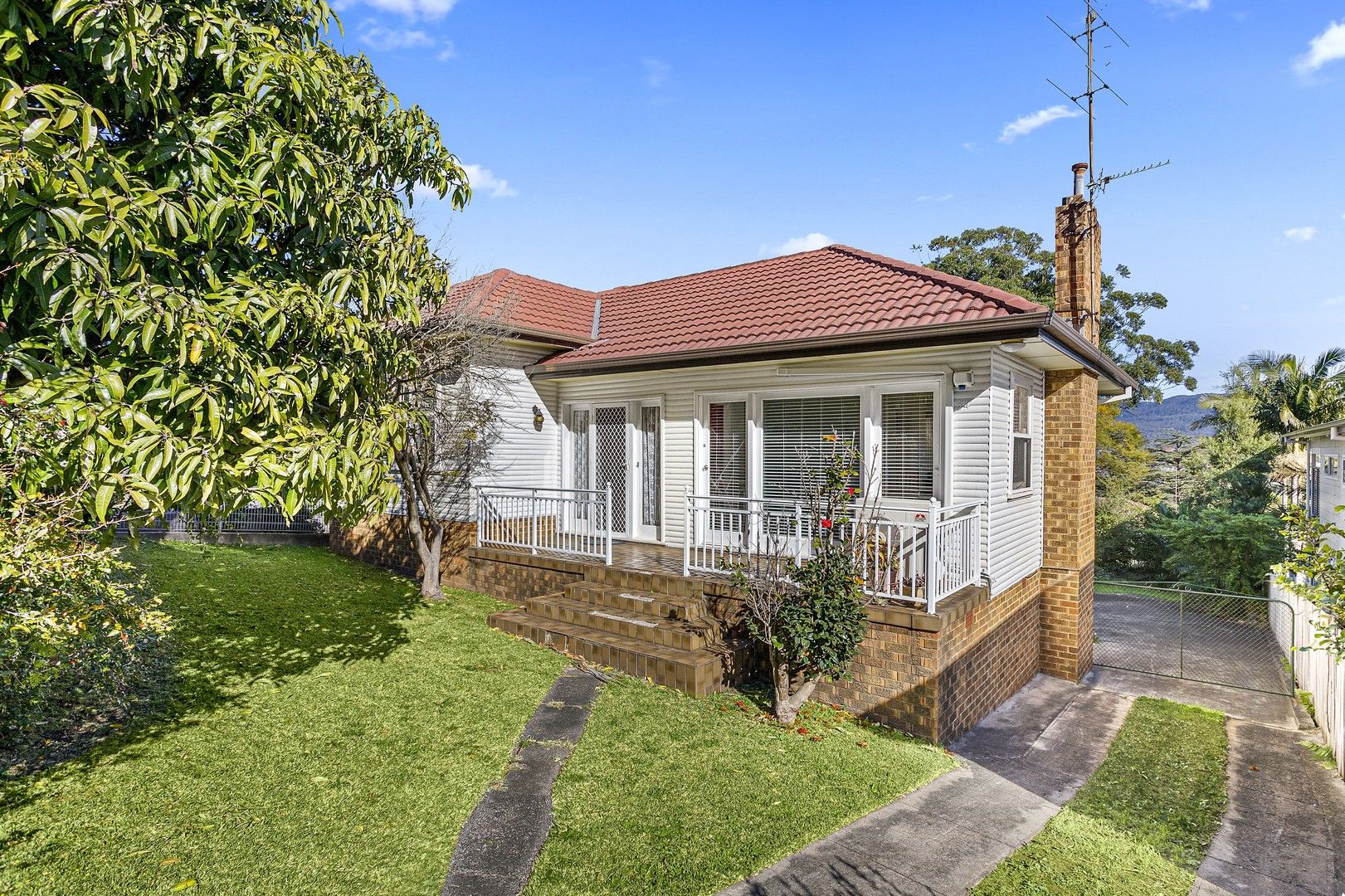 24 Toorak Avenue, Mangerton NSW 2500, Image 0