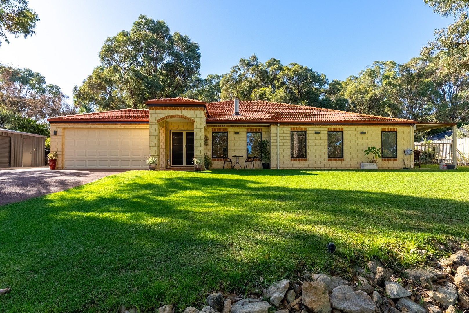 5 bedrooms House in 18 Oak Way BALDIVIS WA, 6171