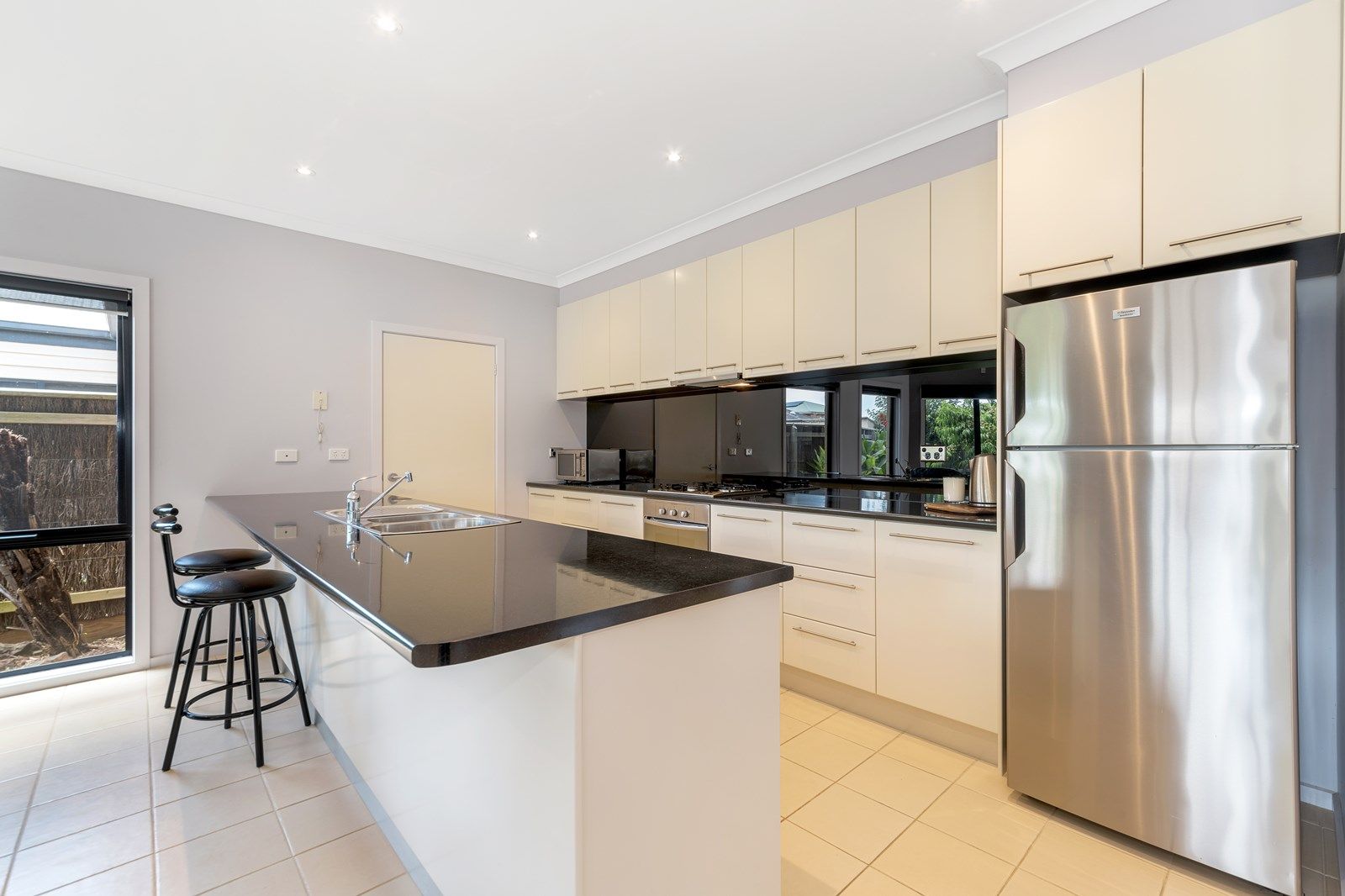 2/35 Dudley Parade, St Leonards VIC 3223, Image 1