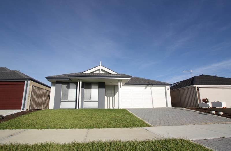 4 bedrooms House in 4 Tuscan Way KARNUP WA, 6176