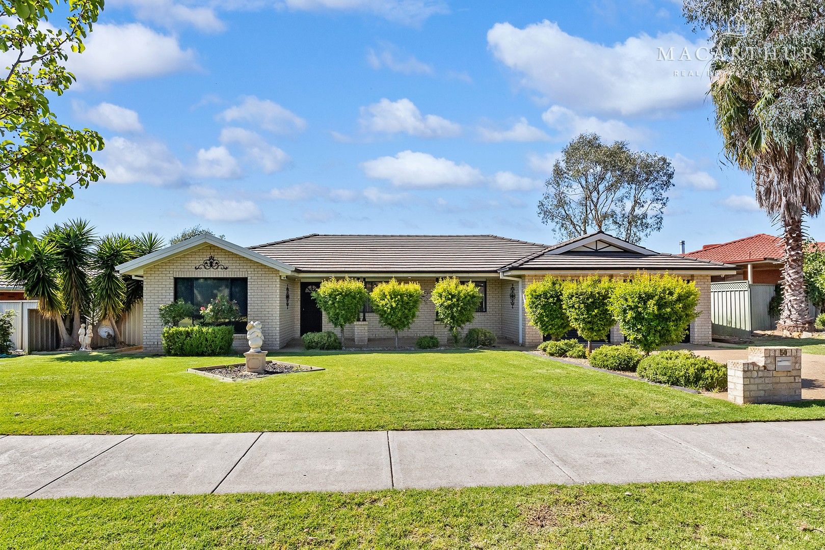 4 bedrooms House in 50 Yentoo Drive GLENFIELD PARK NSW, 2650