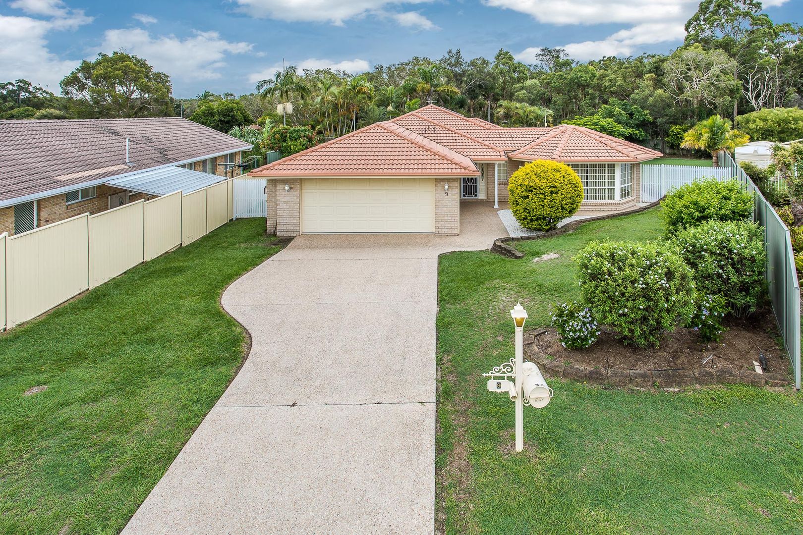 9 Jefferies Place, Sandstone Point Property