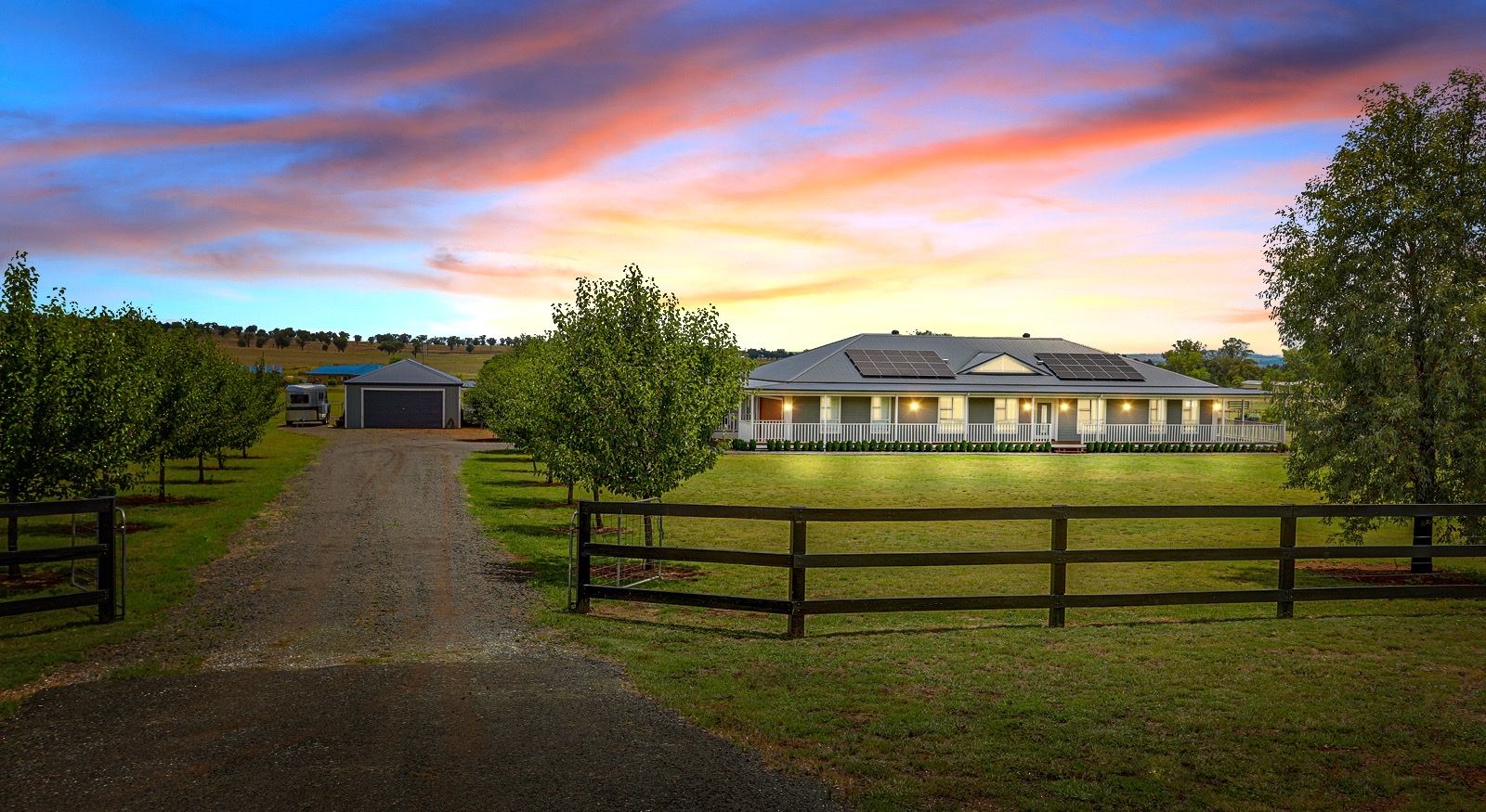 6 bedrooms House in 6 Horseshoe Place TAMWORTH NSW, 2340