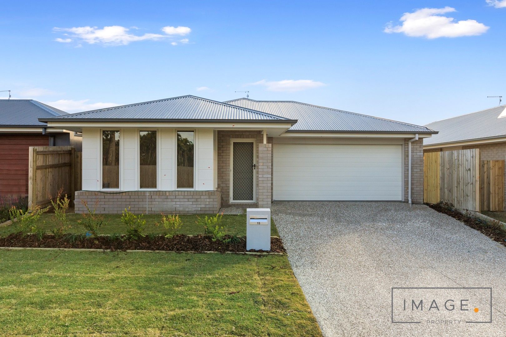 4 bedrooms House in 15 Sutherland Street THORNLANDS QLD, 4164