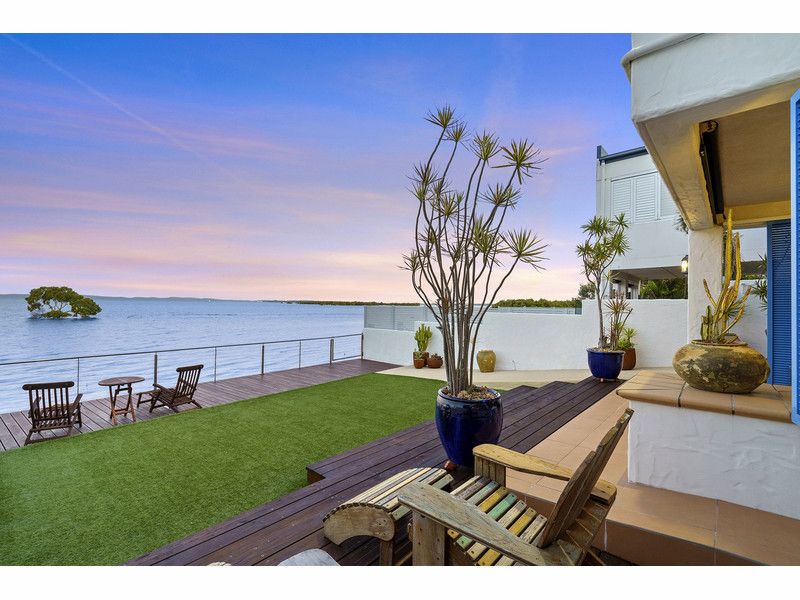 4 bedrooms House in 107 Shore Street N CLEVELAND QLD, 4163