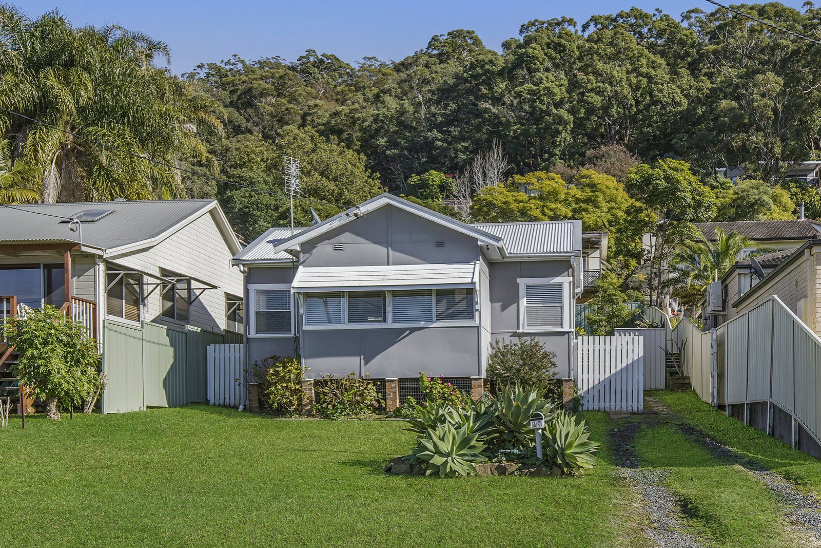 25 Nioka Avenue, Point Clare NSW 2250, Image 0