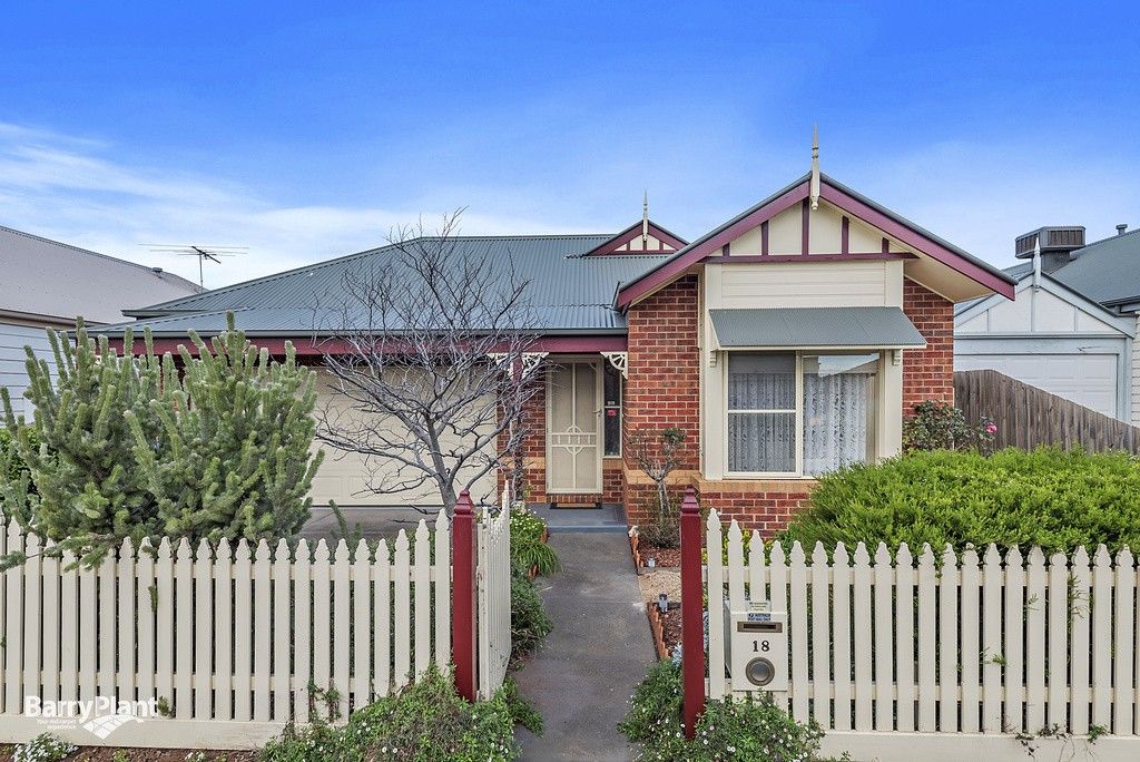 18 Beaumont Drive, Point Cook VIC 3030