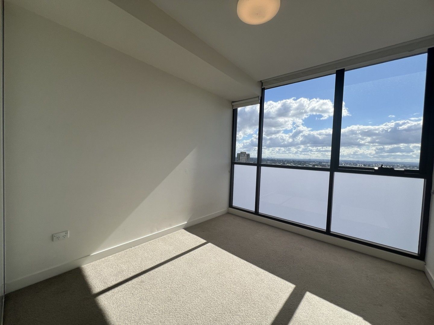 2 bedrooms Apartment / Unit / Flat in L15/23-31 Treacy Street HURSTVILLE NSW, 2220