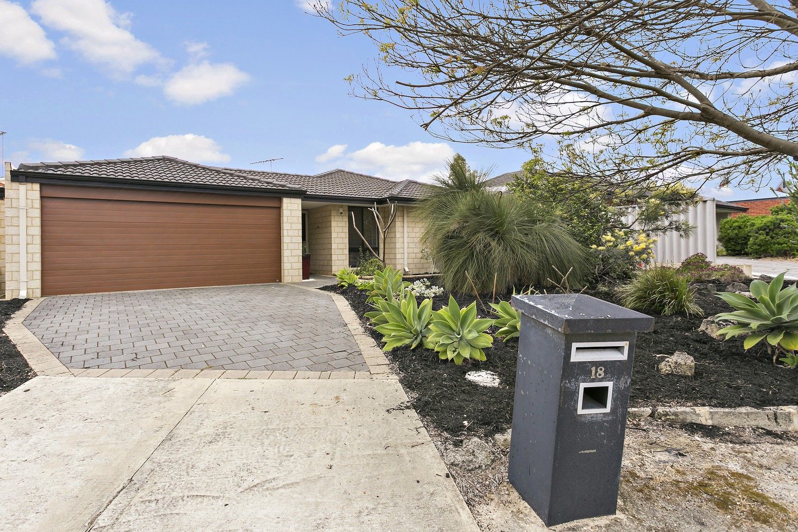 18 Wambiri Close, South Lake WA 6164, Image 0