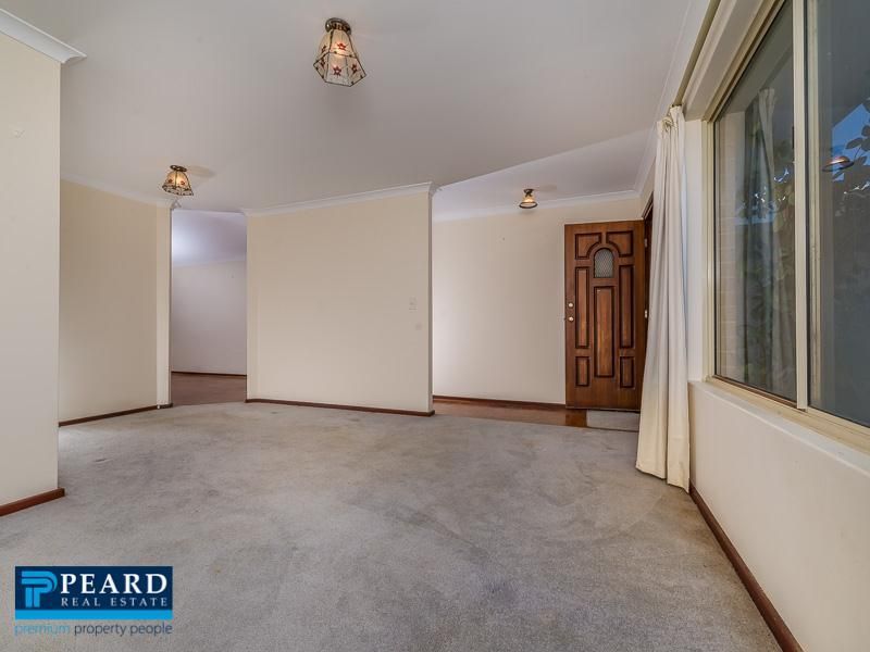 133 Birdwood Drive, Woodridge WA 6041, Image 2