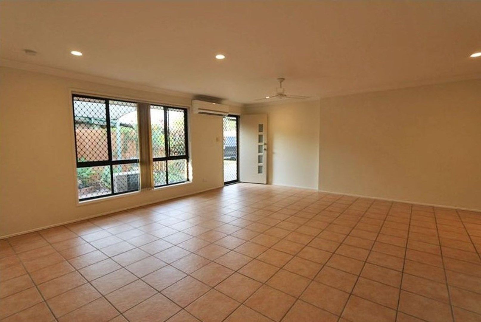 2/12 Burwood Court, Labrador QLD 4215, Image 0