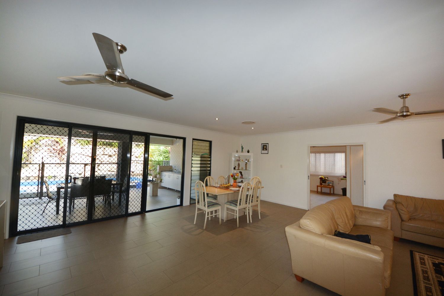 10 Crear Court, Norman Gardens QLD 4701, Image 2