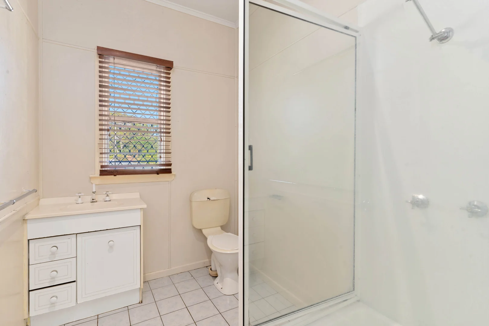 Additional image 16 of 258 Elphinstone Street, Koongal QLD 4701