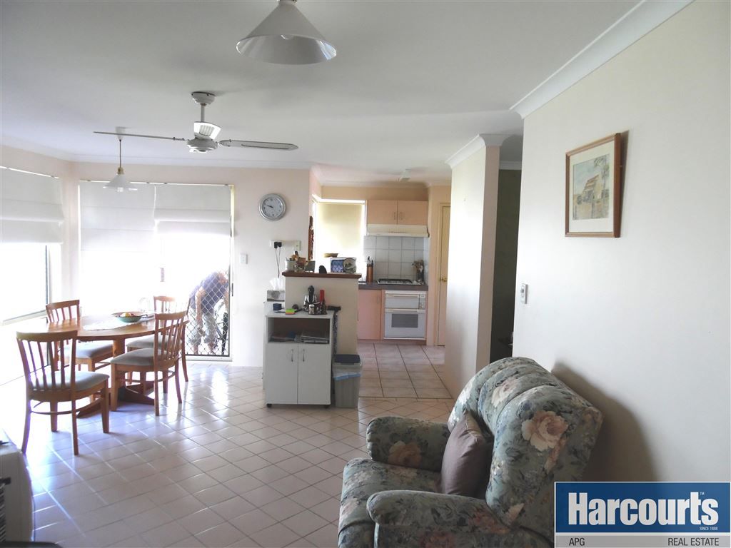 2/11 Carlson Place, Usher WA 6230, Image 2