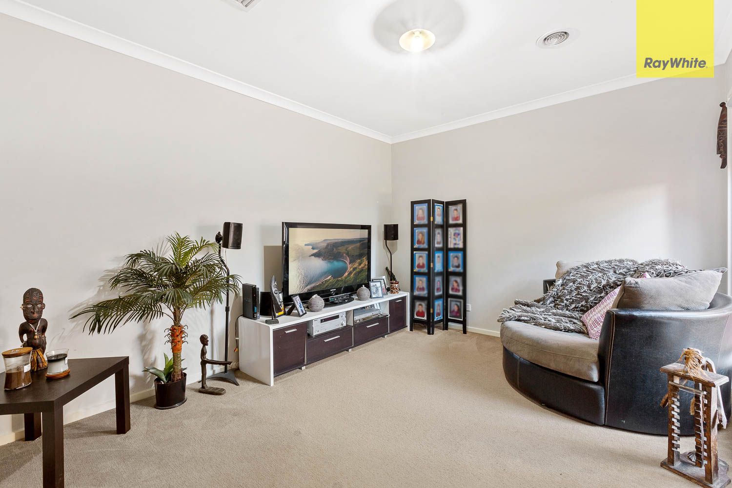 3 Currington Crescent, Darley VIC 3340, Image 2