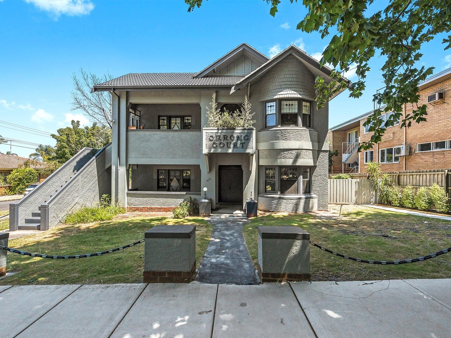 2 bedrooms Apartment / Unit / Flat in 1/213 Orrong Road ST KILDA EAST VIC, 3183