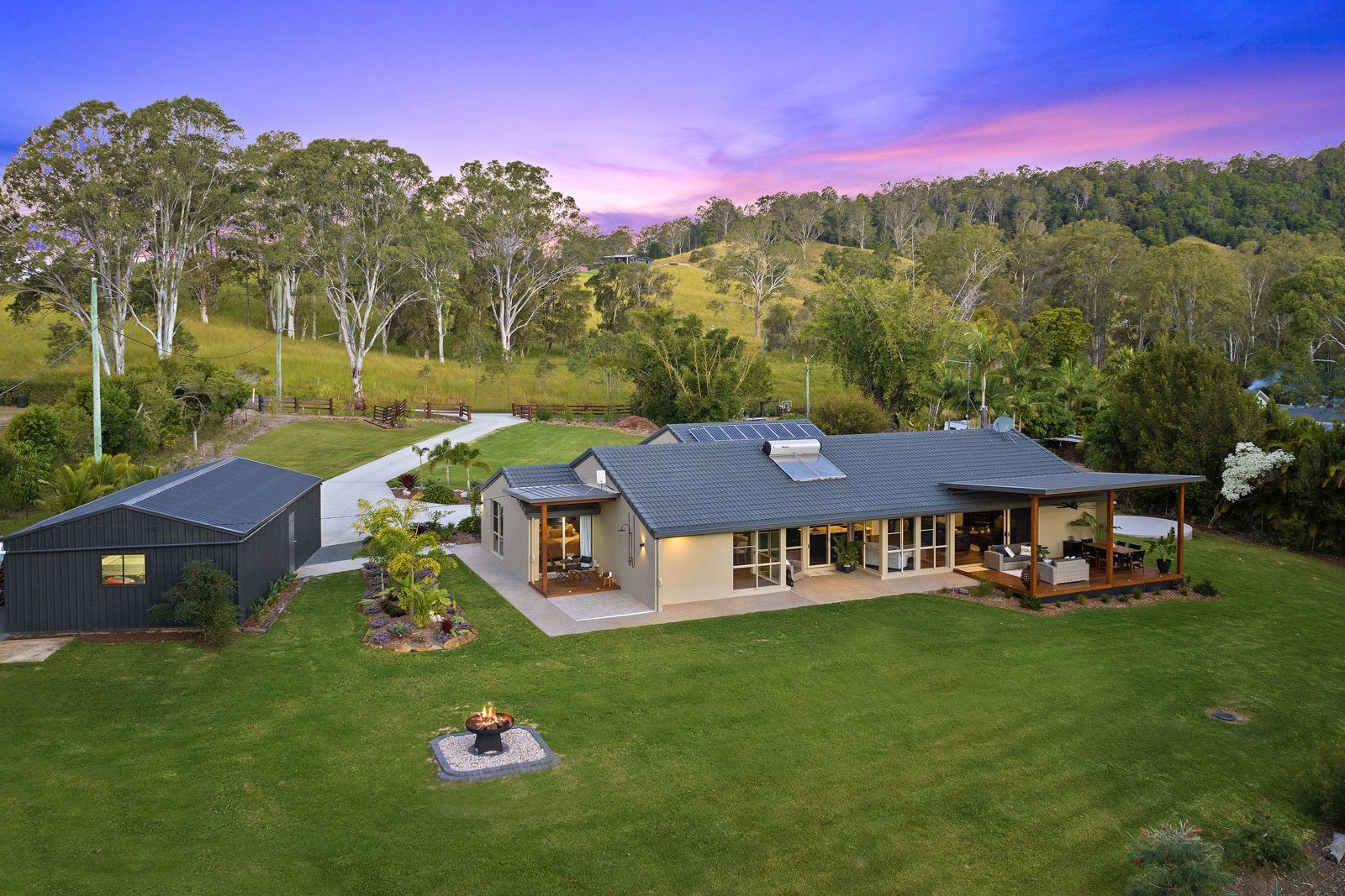 4 bedrooms House in 587 Hunchy Road HUNCHY QLD, 4555