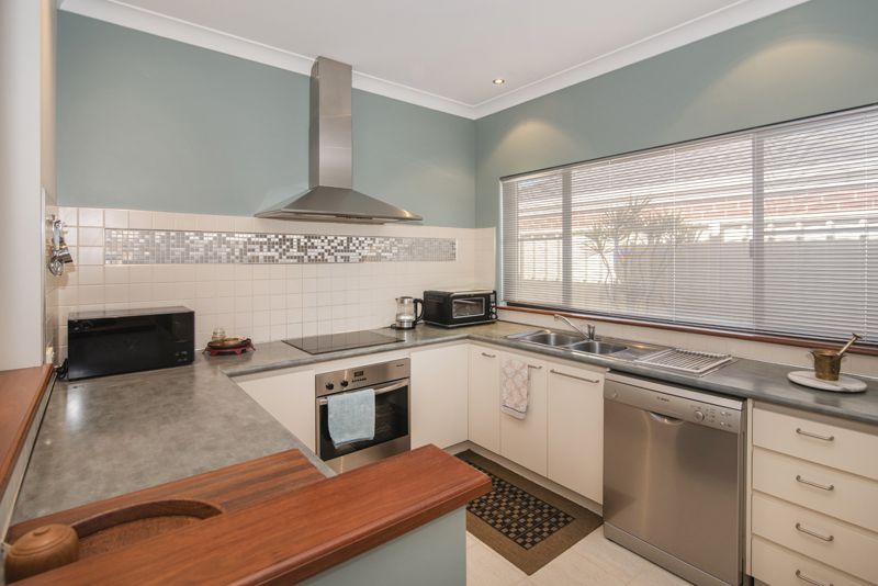 24 Seahorse Crescent, Geographe WA 6280, Image 1