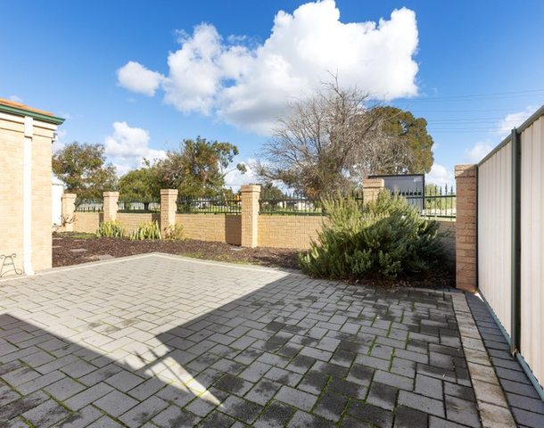 4/4-12 Ayer Road, Queens Park WA 6107