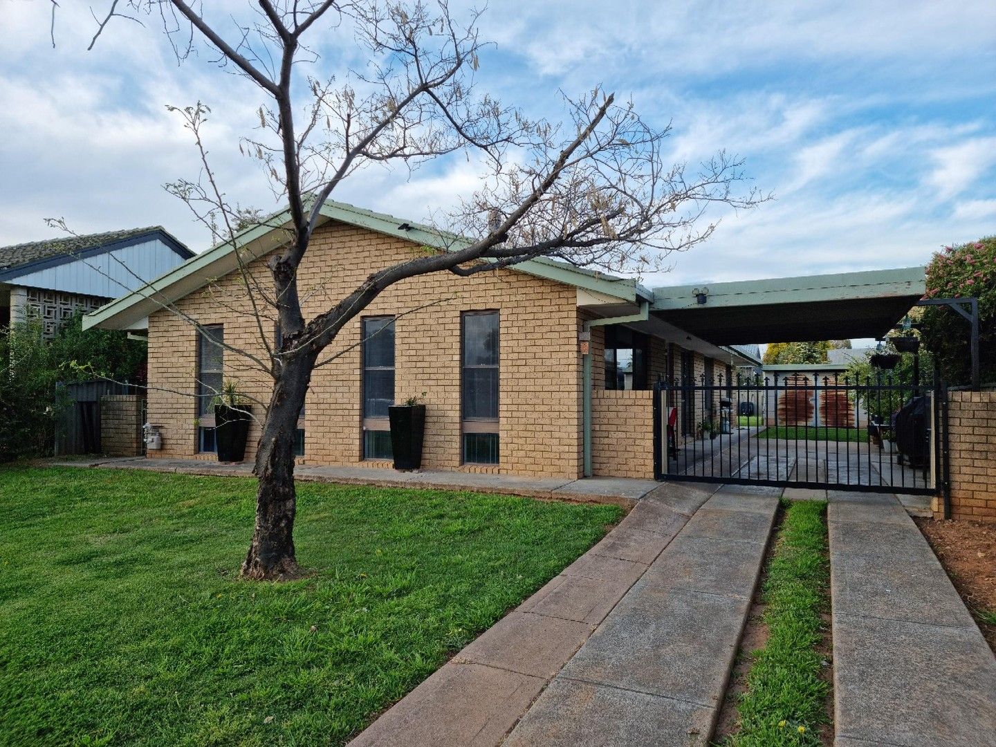 3 bedrooms House in 2 CAPTAIN WILSON AVENUE PARKES NSW, 2870