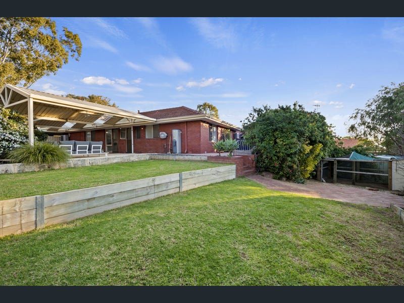 3 bedrooms House in 12 Exford Way KARRINYUP WA, 6018