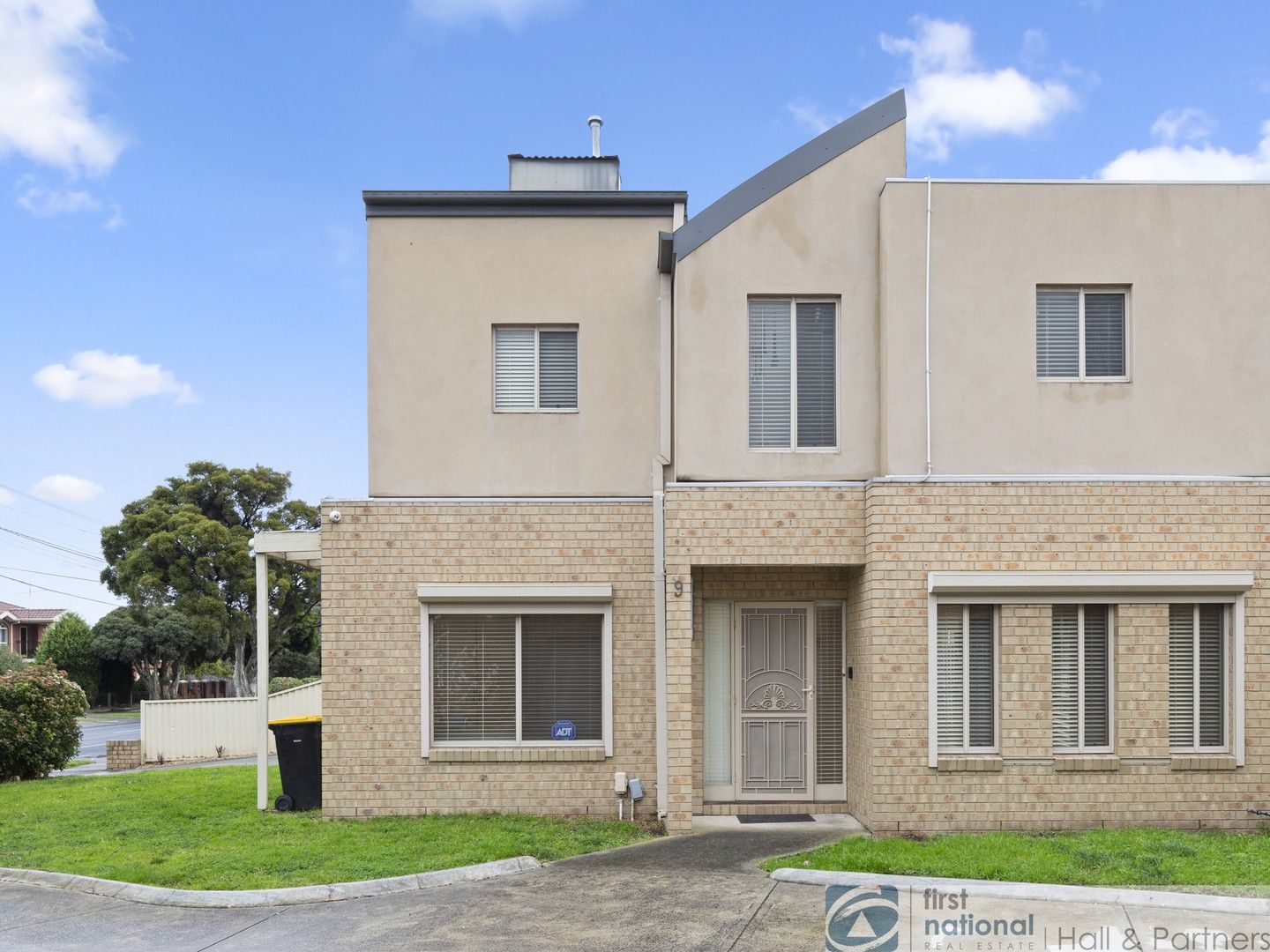 9/109-111 Mcfees Road, Dandenong North VIC 3175, Image 0