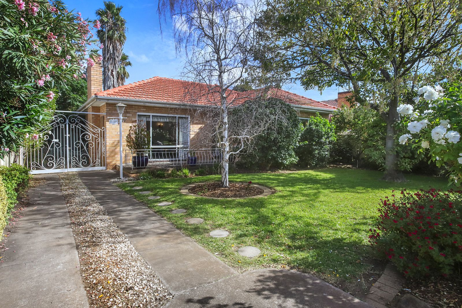 15 Marsh Street, Maidstone VIC 3012, Image 2