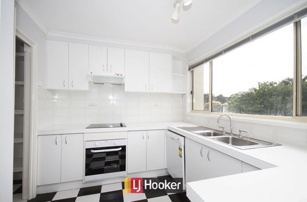 22 Bootle Place, Phillip ACT 2606, Image 2