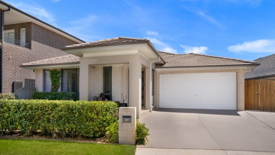 4 bedrooms Apartment / Unit / Flat in 37 Perkins Drive Oran Park Drive ORAN PARK NSW, 2570