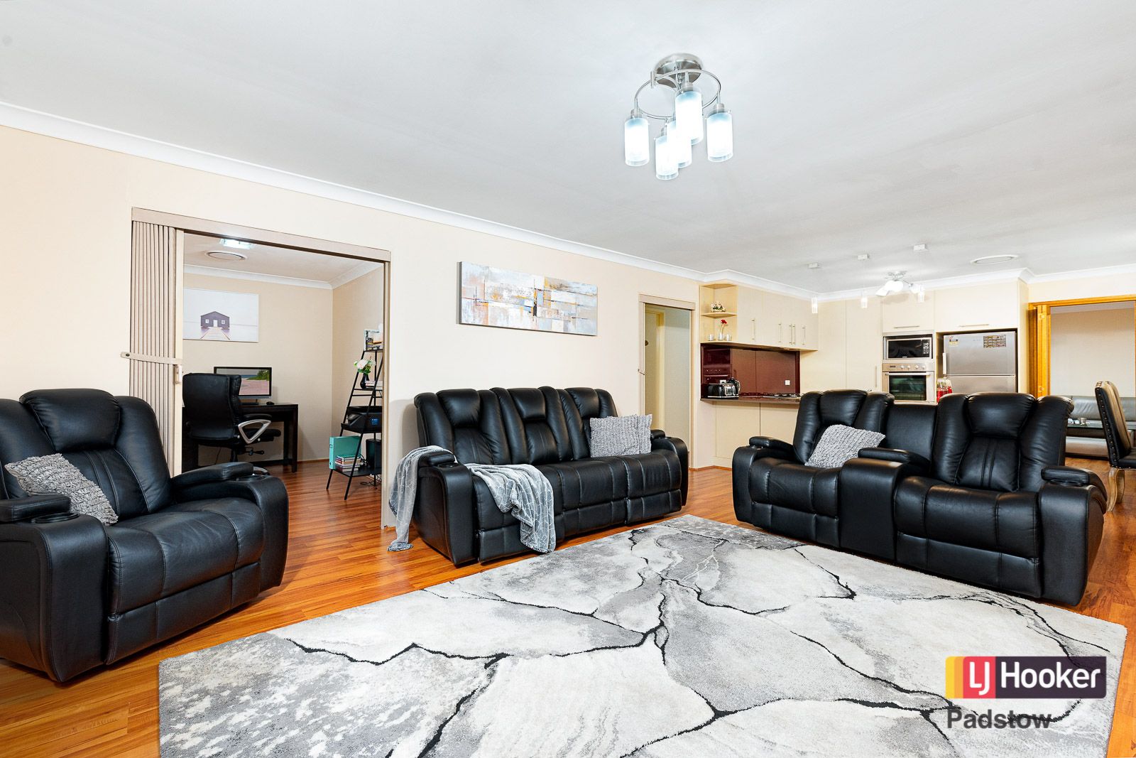 14 Gunners Mews, Holsworthy NSW 2173, Image 2