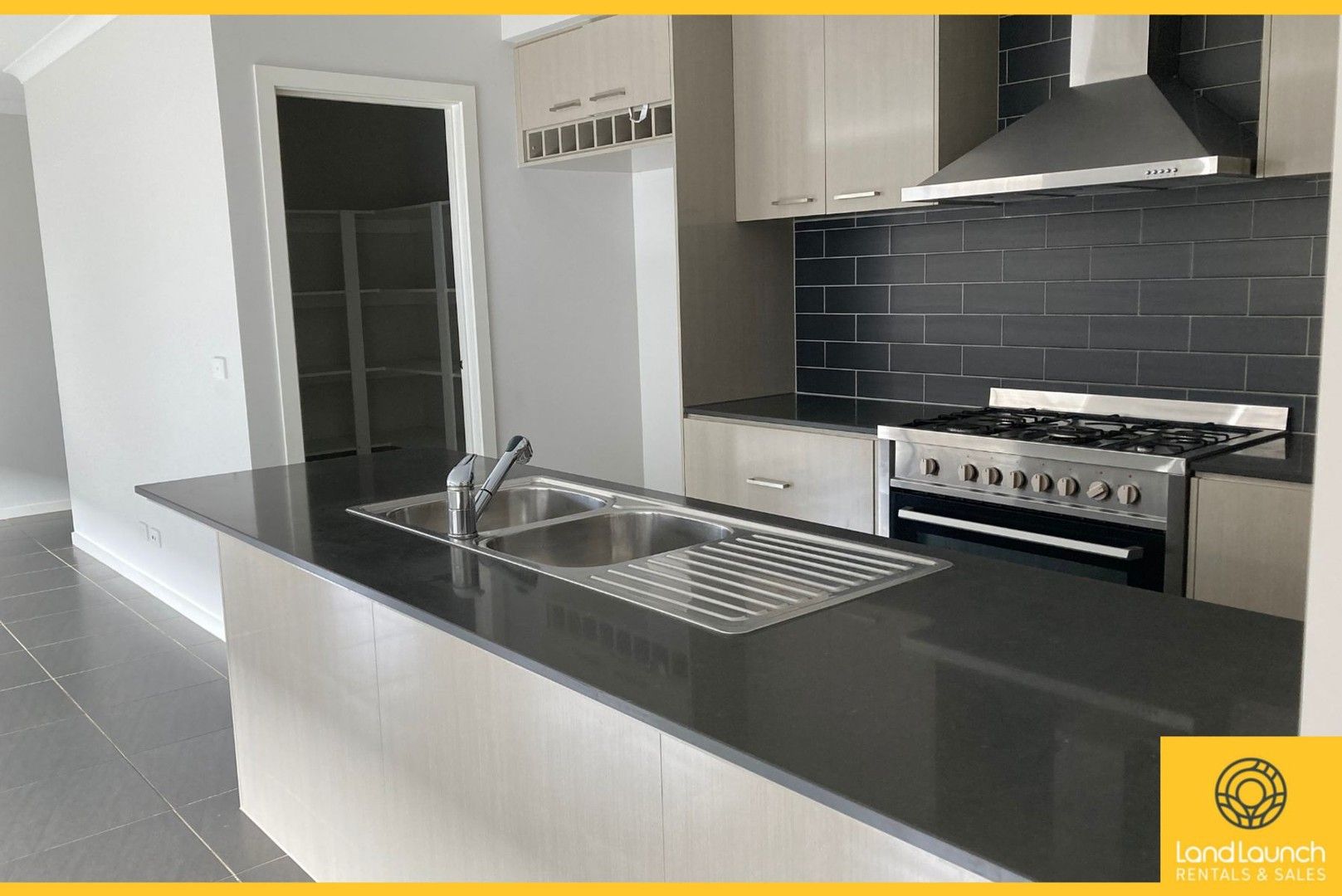 4 bedrooms House in 5 Weemala Grove WERRIBEE VIC, 3030