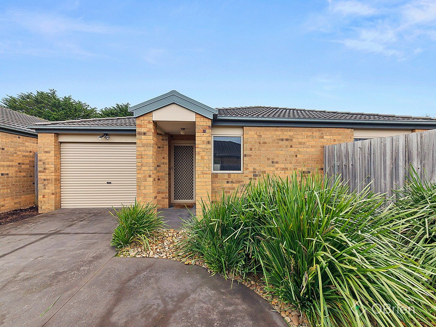 2 bedrooms Apartment / Unit / Flat in 2/54-58 Pommel Street PAKENHAM VIC, 3810