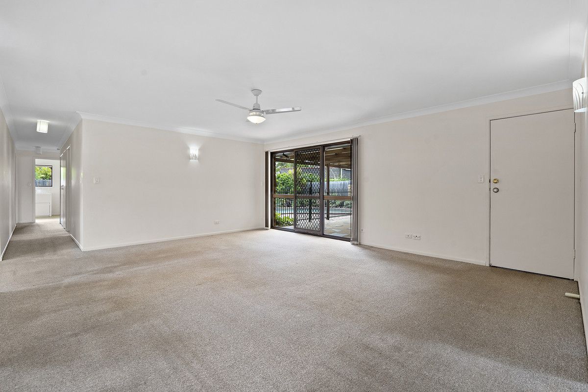 32 Holder Street, Wishart QLD 4122, Image 2