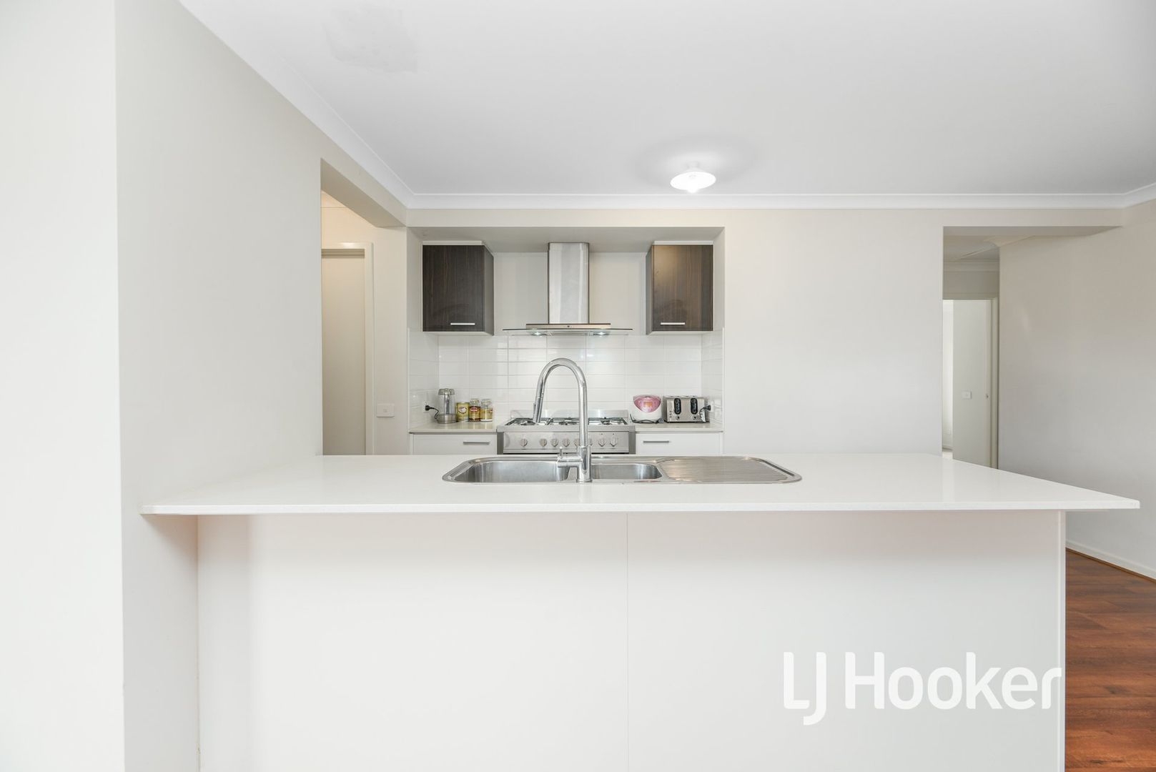 4 Abbeyard Drive, Clyde VIC 3978, Image 2