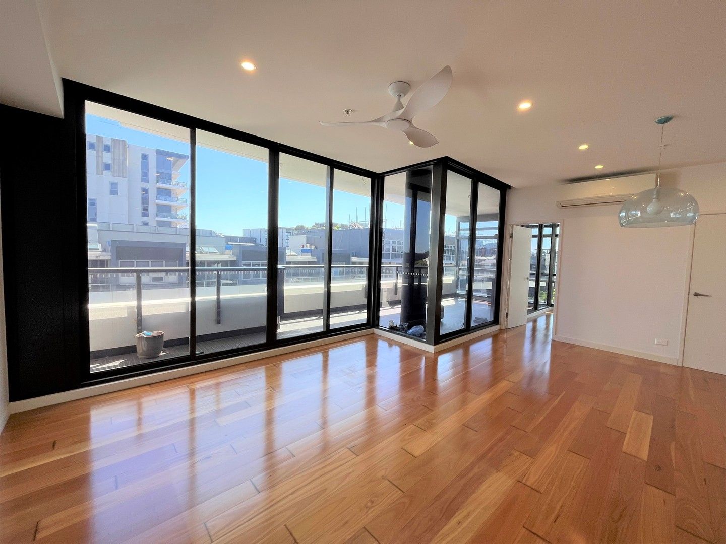 3 bedrooms Apartment / Unit / Flat in 607/9 Archibald Avenue WATERLOO NSW, 2017