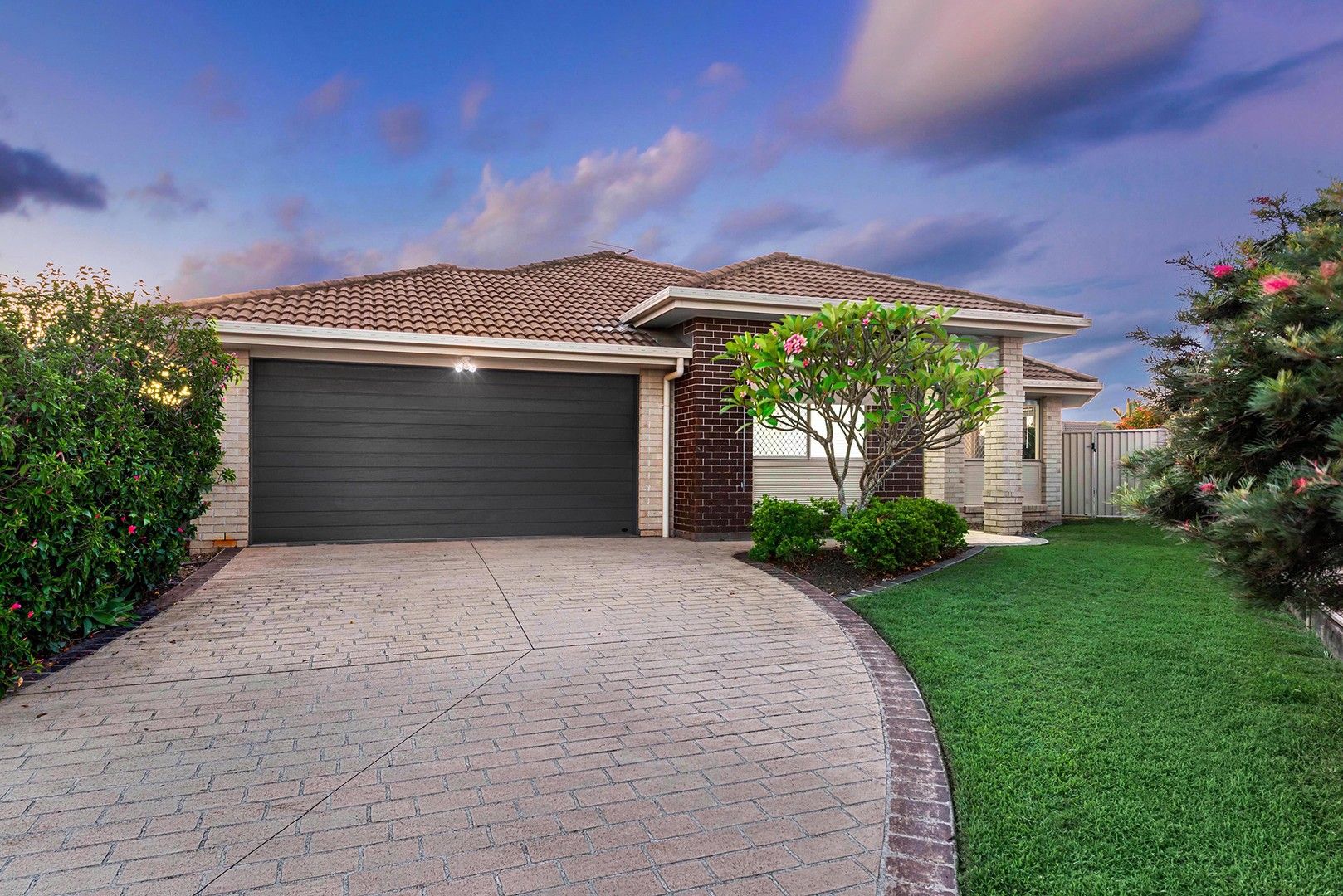 4 bedrooms House in 8 Venn Court WYNNUM WEST QLD, 4178