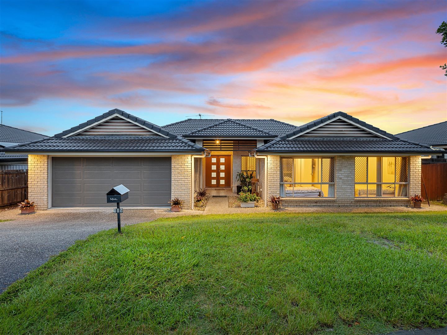 5 bedrooms House in 105 Kurrajong Drive WARNER QLD, 4500