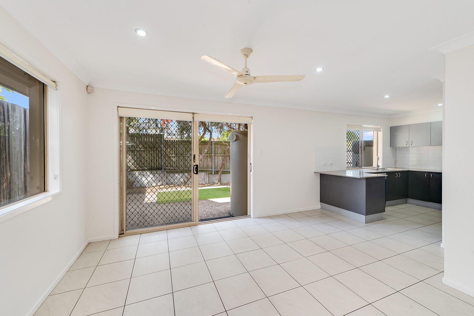 19/75 LEVINGTON ROAD, Eight Mile Plains QLD 4113, Image 2