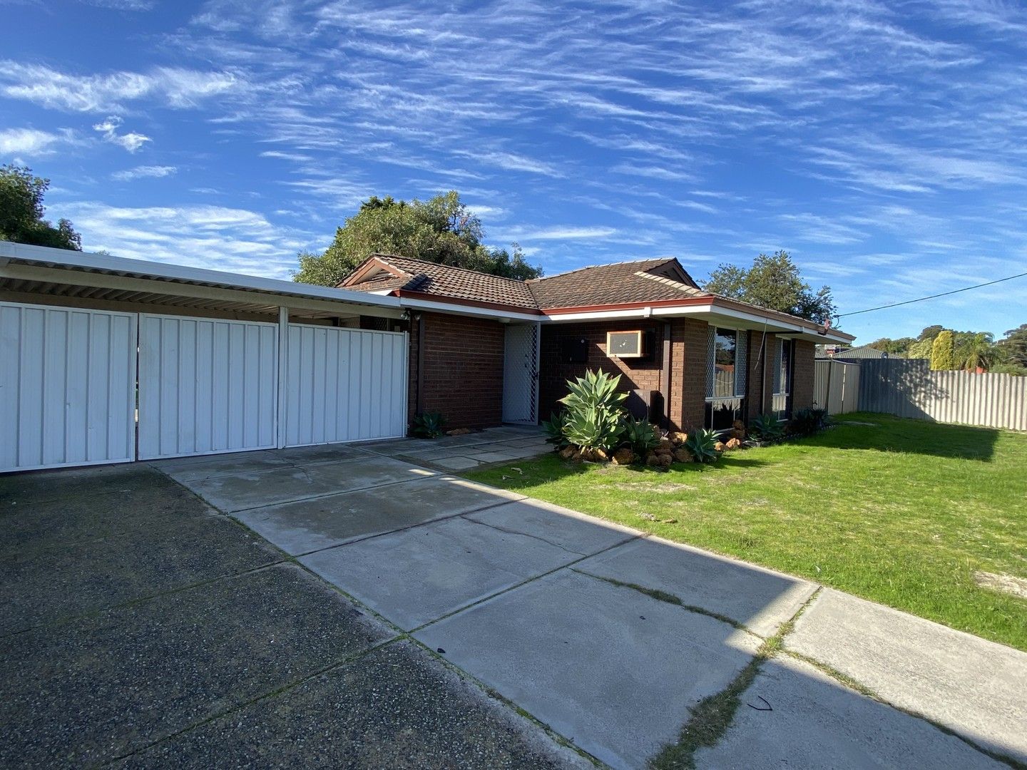 3 bedrooms House in 21 Tewson Road CAMILLO WA, 6111