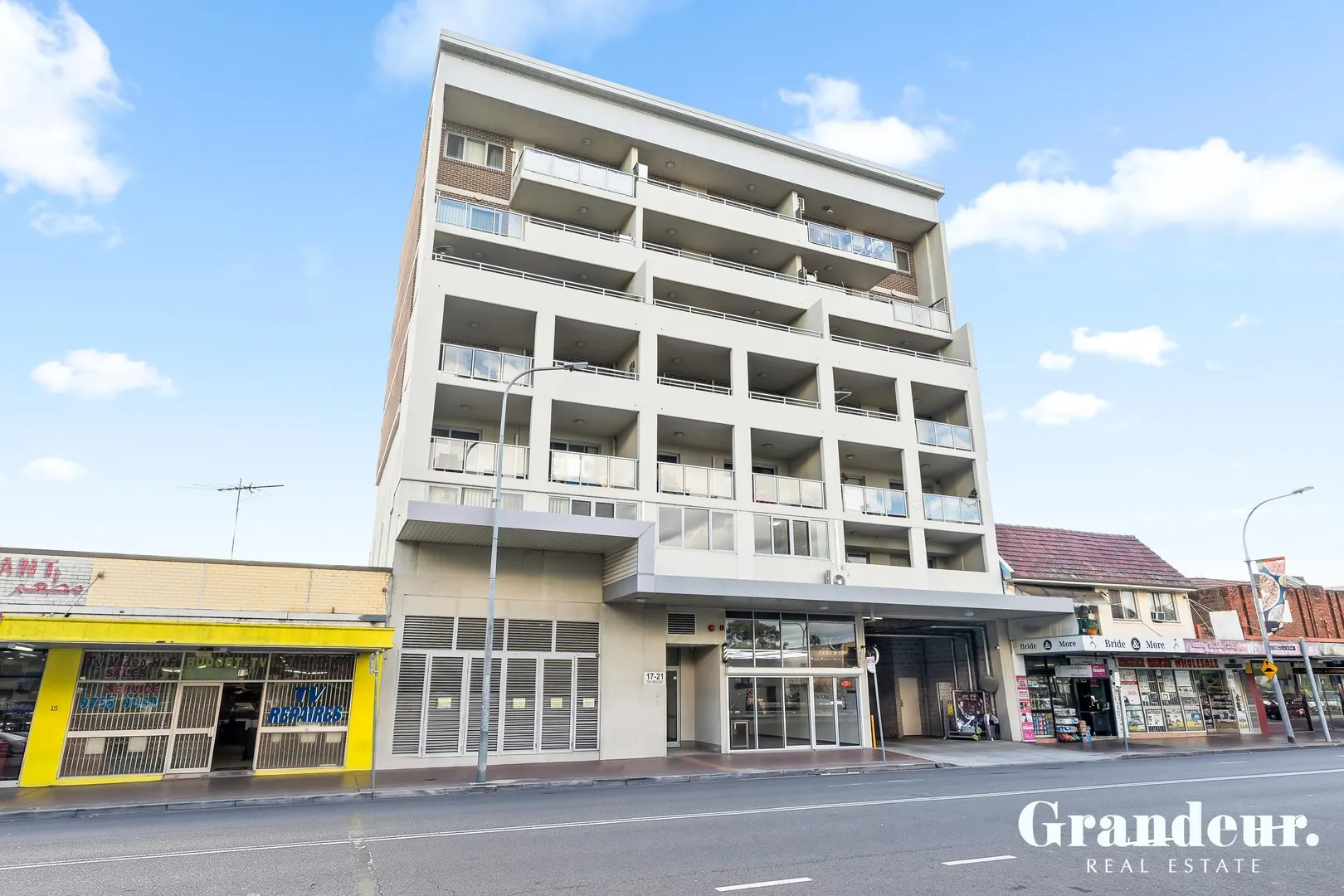 Modern & Convenient Living in the Heart of Fairfield., Fairfield