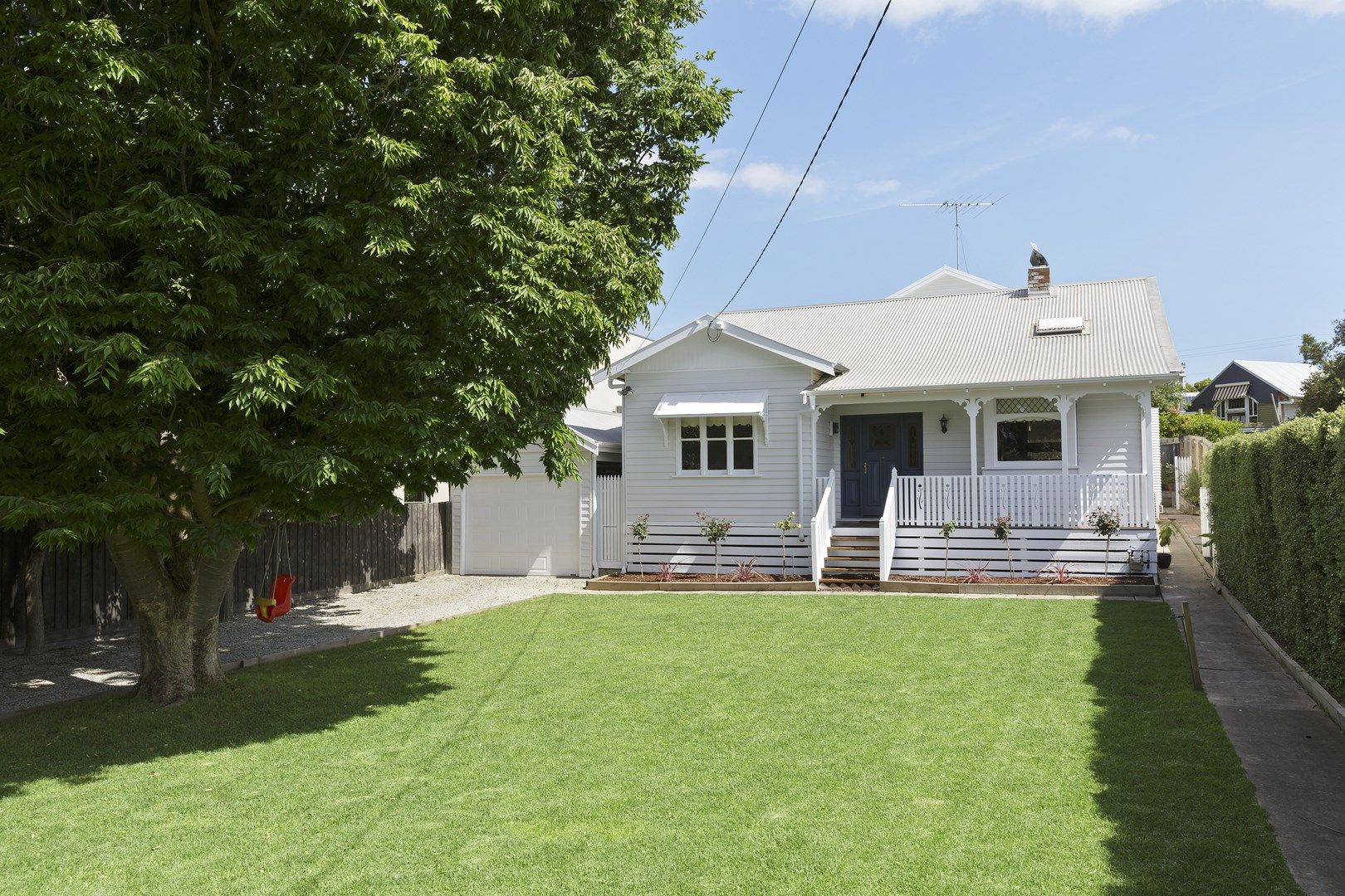 4 bedrooms House in 6 Batman Close BELMONT VIC, 3216