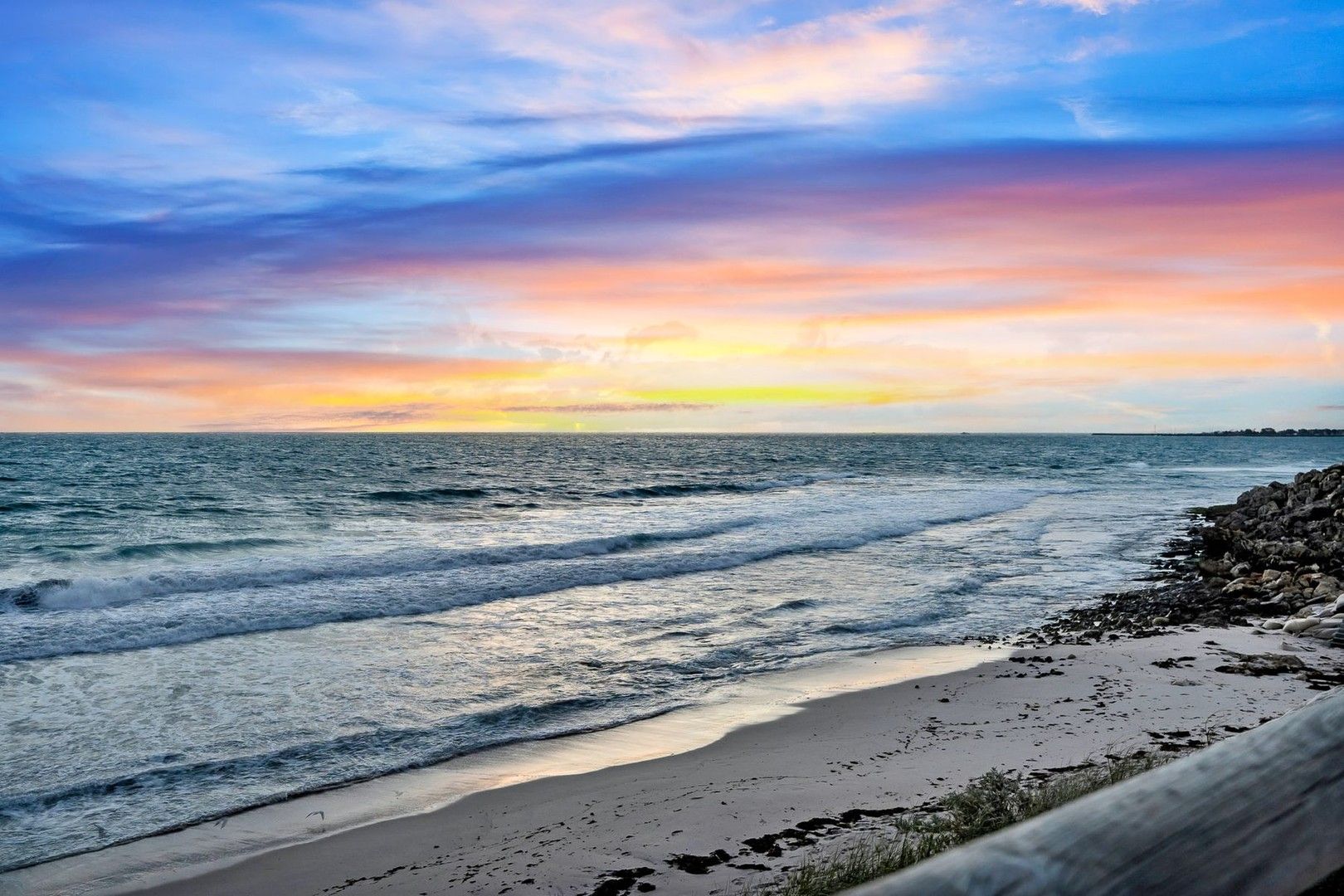 1 bedrooms Apartment / Unit / Flat in 2/31 West Coast Drive WATERMANS BAY WA, 6020