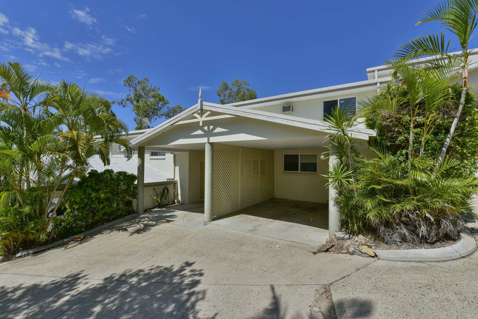 2 bedrooms Apartment / Unit / Flat in 5/5 Eshelby Drive CANNONVALE QLD, 4802