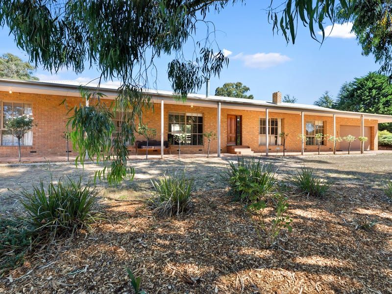 90 McMillan Point Drive, Mansfield VIC 3722, Image 2