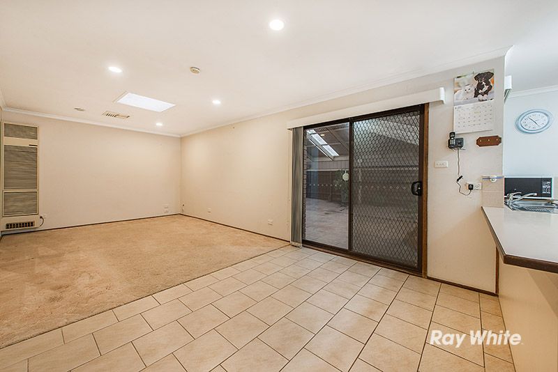 21 Lawless Drive, Cranbourne North VIC 3977, Image 2