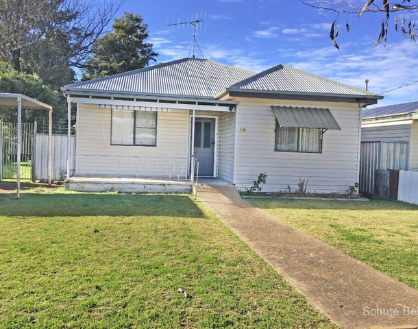 147 Algalah Street, Narromine NSW 2821